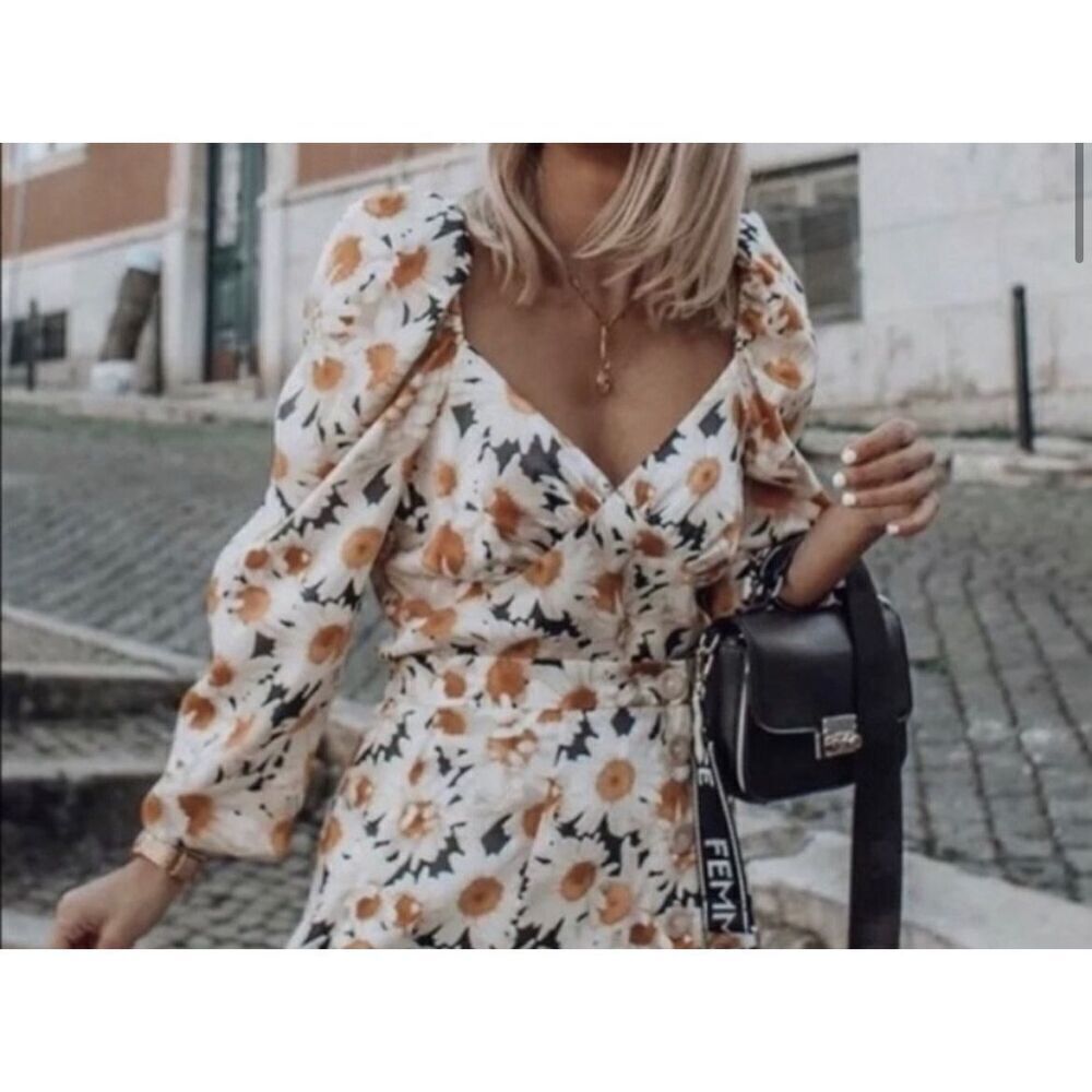 Zara Daisy Pattern Peasant Blouse Floral V Neck Puff‎ Sleeves Size S